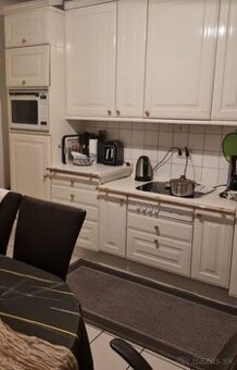 Bílá kuchyně z masivu se spotřebiči Siemens,6116