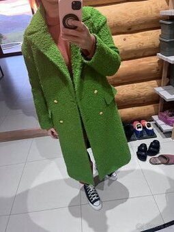 Trendový jesenný kabátik - Zara