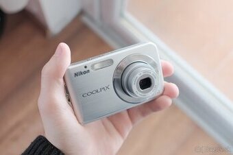 Nikon S210 - zánovný