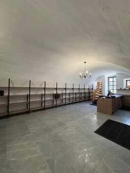 Na predaj / prenájom historický priestor - srdce Trnavy
