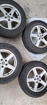 Predam zimne pneumatiky 215/60 R 16