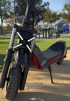 Predám celoodpruženú elektrokolobežku Segway ninebot Zt3 pro