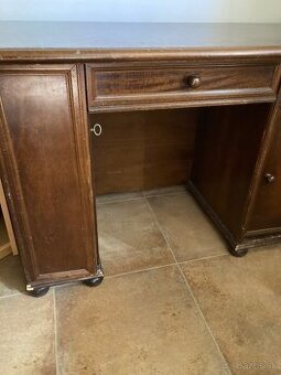 Starožitný drevený písací stôl