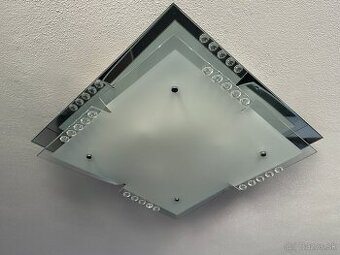 Stropné alebo nástenné svietidlá