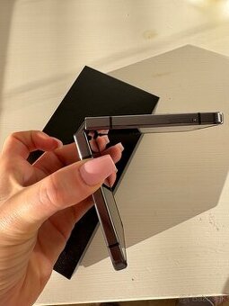 SAMSUNG GALAZY Z FLIP5