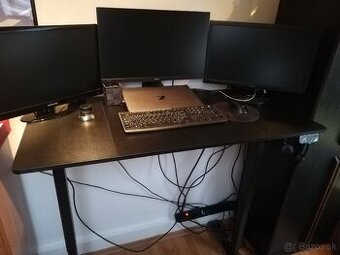 Predám výškovo nastaviteľný stôl