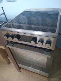 Predám nerezový sporák - 1