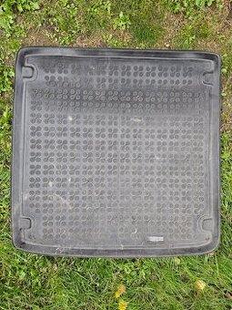 Predám na Audi A4 gumennú rohož do kufra