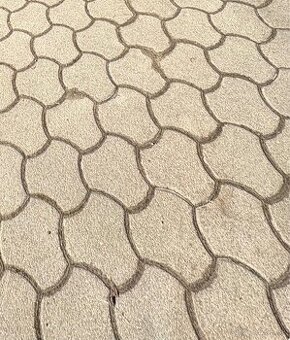 Zháňam / kupim zámkovú dlažbu