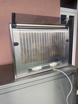 Kuchynský digestor zľava