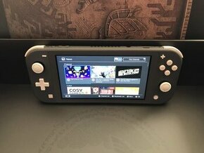 Nintendo Switch Lite a 2 hry