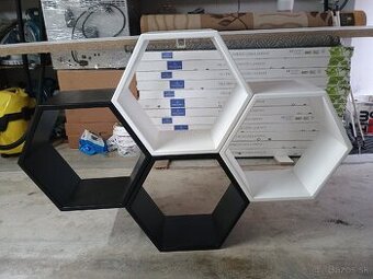 Hexagonove poličky