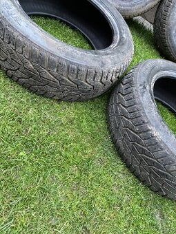 Pneu 215/55R16