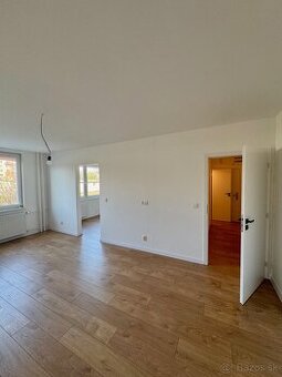 Kompletne 2025 zrekonštruovaný 3-izbový byt 81m2 na ulici J.