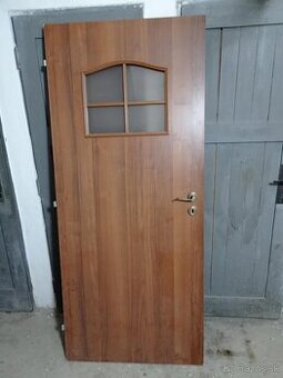 Interiérové dvere s malým presklením, presklené dvere ľavé