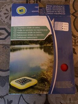 Držiak na bedničku do vody