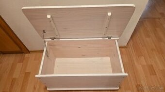 Drevená truhlica na kolieskach 74x43x40