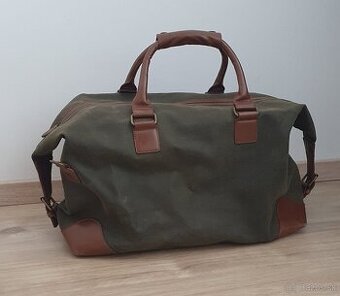 Cestovná taška zo zelenej plachtoviny , 6740 cm.