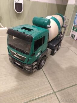 Predám Bruder domiešavač MAN a žeriav Liebherr