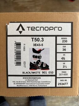 Lyže, palice, lyžiarky