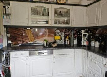 Bílá venkovská kuchyně s vestavěnými spotřebiči,5387