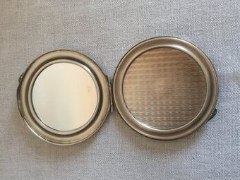 Strieborná pudrenka