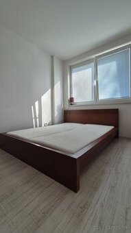 Predám drevenú posteľ