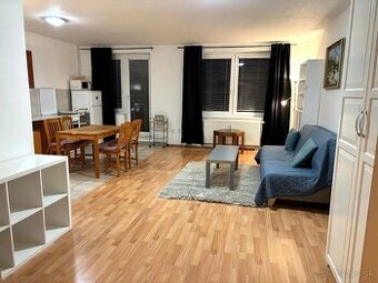 Na prenájom veľký, priestranný 2-izbový plne zariadený byt v