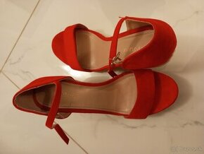 Červené sandále 39