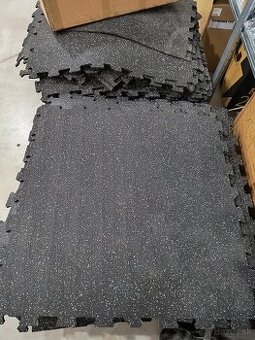 Odolné podlahové dielce typu puzzle – 300 m²