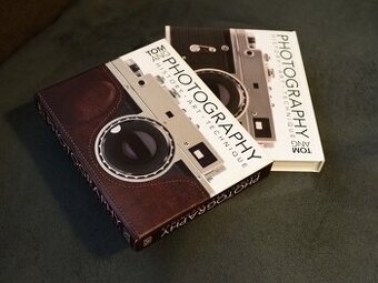 Photography A Visual Companion - Tom ANG