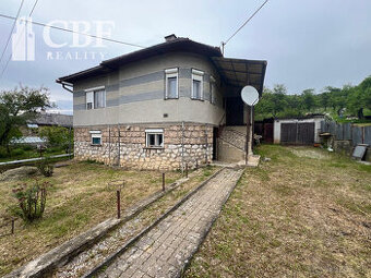 NA PREDAJ Dom v Lipovníku s výhľadmi a rozľahlým pozemkom - 1