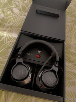 JBL quantum 810