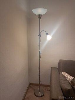 Stojaca lampa
