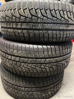 Predam zimne pneumatiky Hankook 215/45R16 dezen 7/8mm