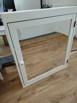 Kupelnova skrinka so zrkadlom rezervovane