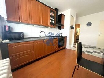 Na predaj priestranný 3-izbový byt s balkónom v Devínskej No