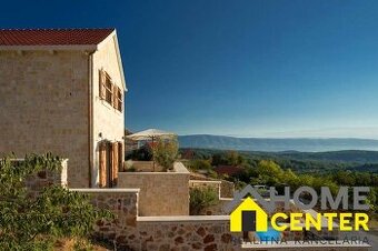 NA PREDAJ LUXUSNÁ kamenná vila / 250 m² / na ostrove HVAR