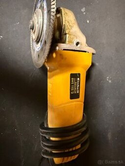 uhlovú brúsku Einhell + diamantový kotúč Würth 125 mm.