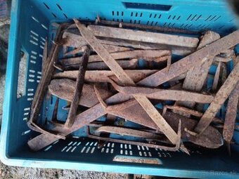 Klamre veci do starej kuchyne