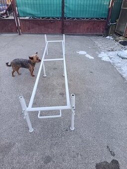Predám železny stojan pod včelie úle.Na obrázku na 4ks