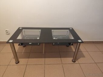 Skleneny cierny konferenčný stolik
