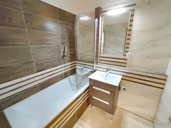 Bývajte pri lese Moderný 2-izbový byt s terasou, parkovaním