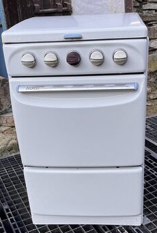 Starý plynový šporák Mora