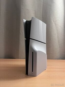PS5 Slim s mechanikou (DVD/Blu-ray) – záruka 1 rok