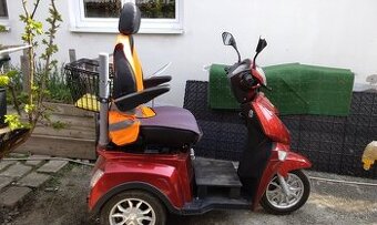 Elektrický trojkolesovy skuter