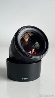 Sony FE 85mm f/1.8 + UV filter + slnečná clona