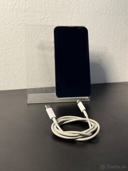 Predám Apple iPhone 13 128GB Black malé Známky používania