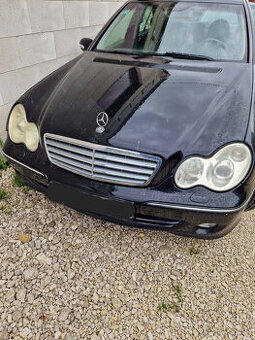 Rozpredám na diely Mercedes C240 W203