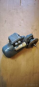 elektromotor obojsmerny s prevodovkou 230v